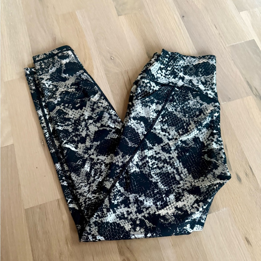 Curves n Combat Boots Women's Snake Print Shine Gloss Leggings w/Pockets M